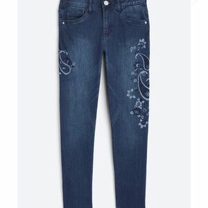 Gorgeous Embroidered Blue Jeans 💙